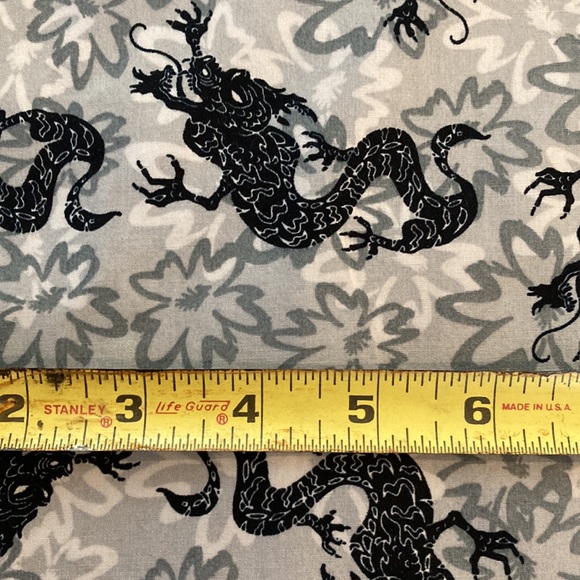 3 yards gray poly/cotton quilting fabric with black dragon pattern - Picture 3 of 3